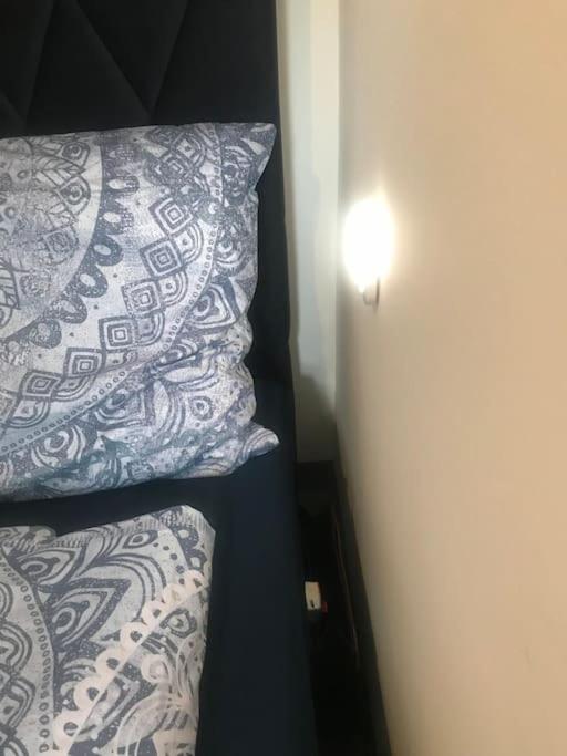 Klimatisierte Sehr Zentrale Wohnung-Loftstyle- Wina Bagian luar foto