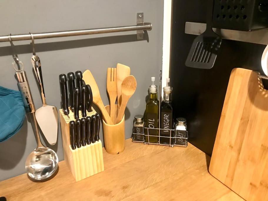 Klimatisierte Sehr Zentrale Wohnung-Loftstyle- Wina Bagian luar foto