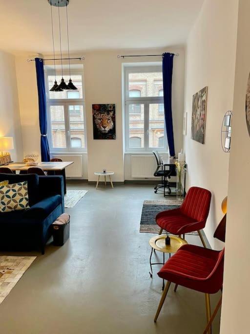 Klimatisierte Sehr Zentrale Wohnung-Loftstyle- Wina Bagian luar foto
