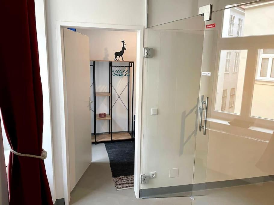 Klimatisierte Sehr Zentrale Wohnung-Loftstyle- Wina Bagian luar foto
