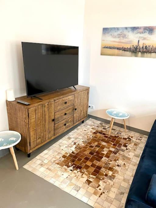 Klimatisierte Sehr Zentrale Wohnung-Loftstyle- Wina Bagian luar foto