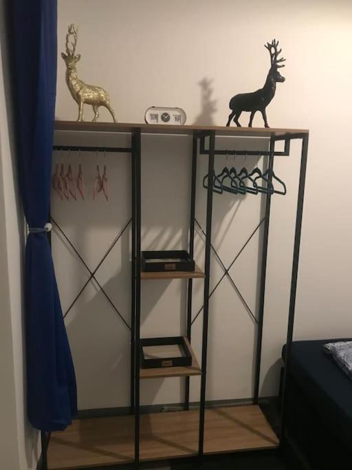 Klimatisierte Sehr Zentrale Wohnung-Loftstyle- Wina Bagian luar foto