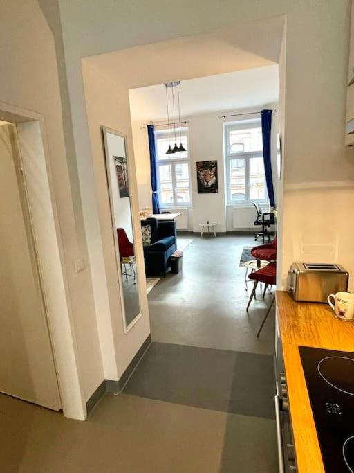 Klimatisierte Sehr Zentrale Wohnung-Loftstyle- Wina Bagian luar foto