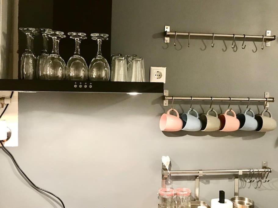 Klimatisierte Sehr Zentrale Wohnung-Loftstyle- Wina Bagian luar foto