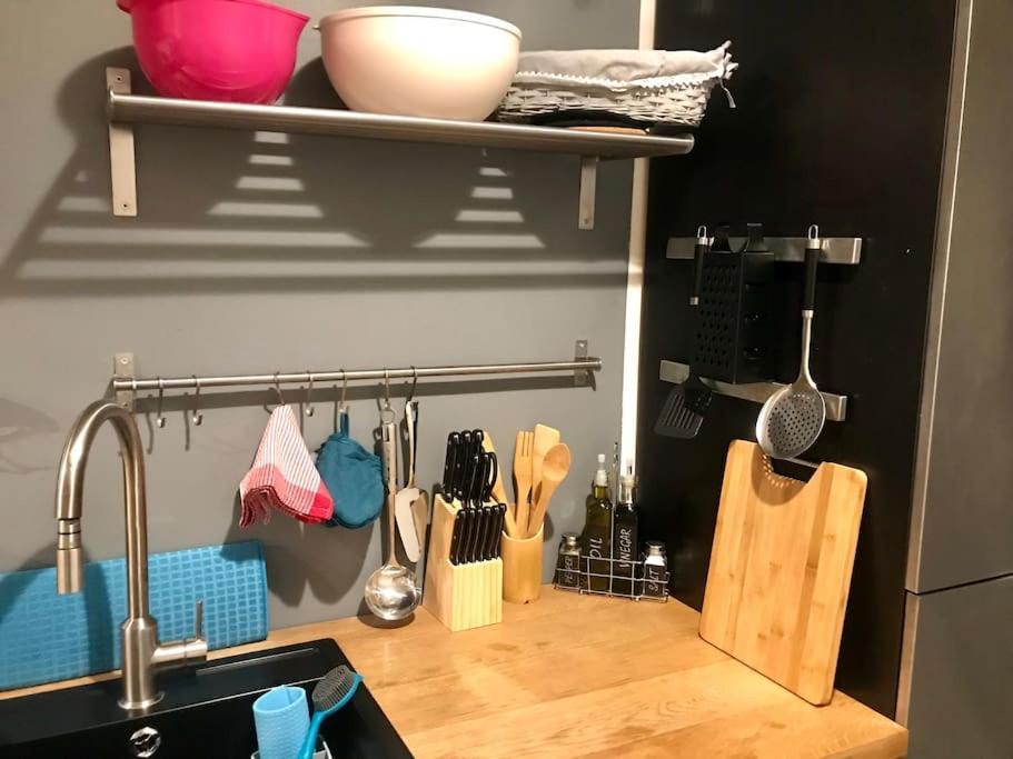Klimatisierte Sehr Zentrale Wohnung-Loftstyle- Wina Bagian luar foto