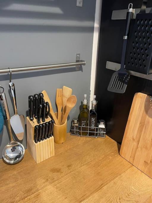 Klimatisierte Sehr Zentrale Wohnung-Loftstyle- Wina Bagian luar foto