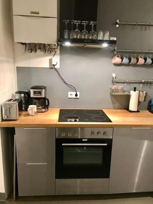 Klimatisierte Sehr Zentrale Wohnung-Loftstyle- Wina Bagian luar foto