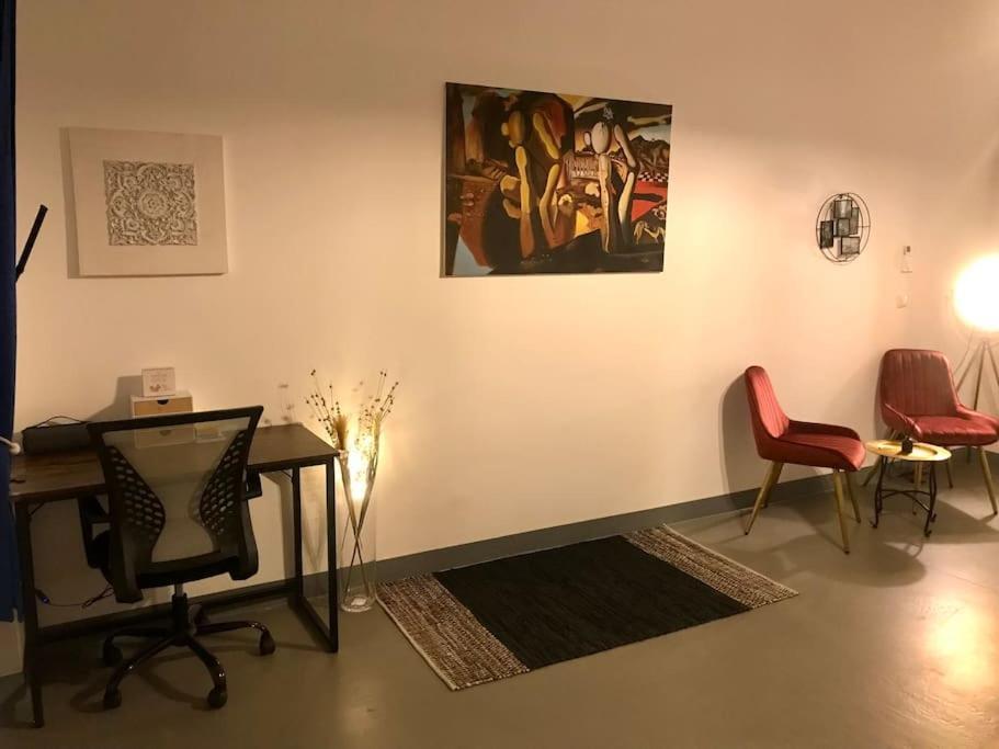 Klimatisierte Sehr Zentrale Wohnung-Loftstyle- Wina Bagian luar foto