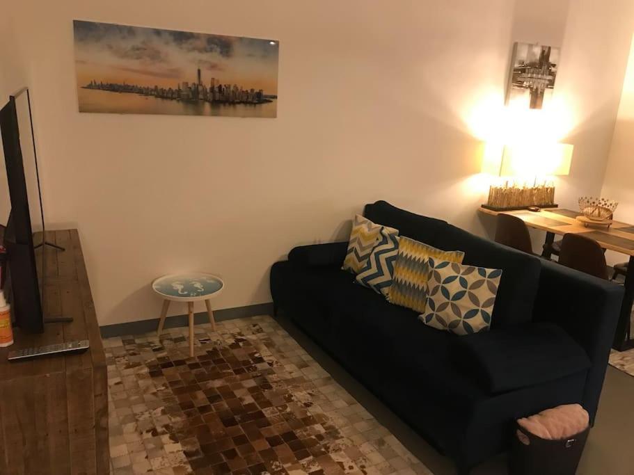 Klimatisierte Sehr Zentrale Wohnung-Loftstyle- Wina Bagian luar foto