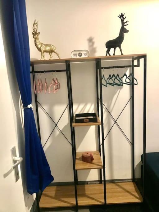 Klimatisierte Sehr Zentrale Wohnung-Loftstyle- Wina Bagian luar foto
