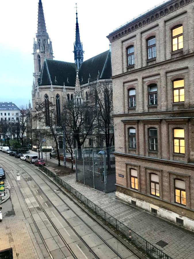Klimatisierte Sehr Zentrale Wohnung-Loftstyle- Wina Bagian luar foto