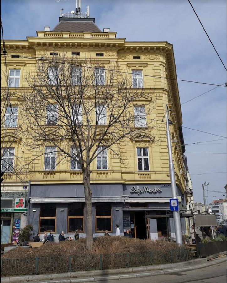 Klimatisierte Sehr Zentrale Wohnung-Loftstyle- Wina Bagian luar foto